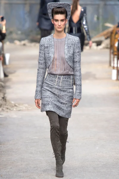 Look 25